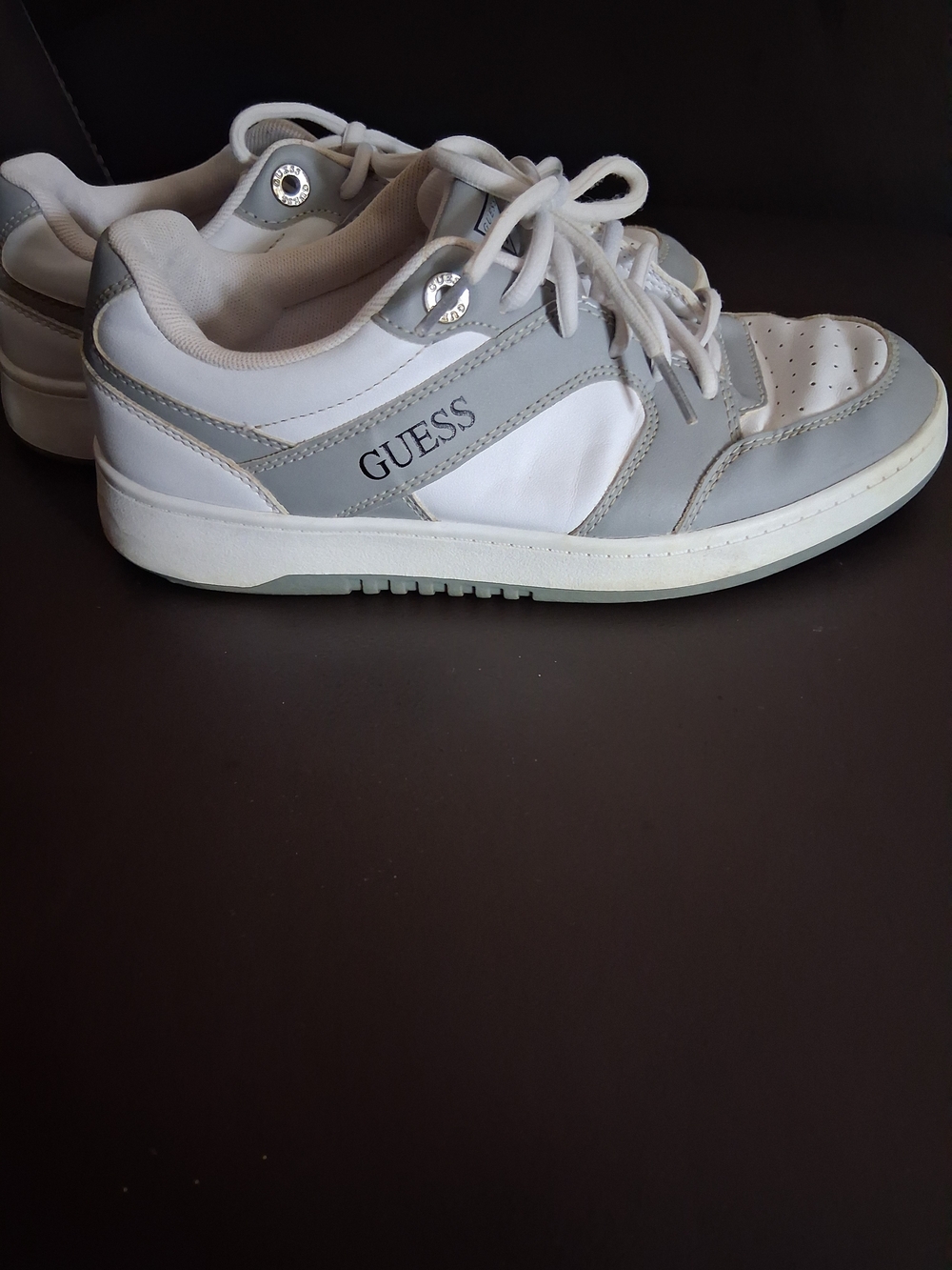 GUESS Ellies White and Gray Low-Top Lace-Up Sz 7.5 Womens Sneakers